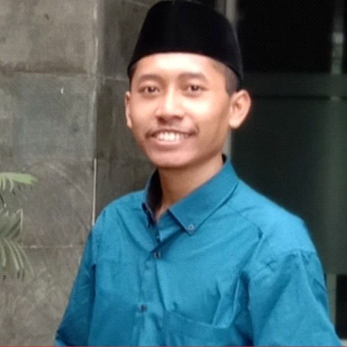 Foto_Ustadzah_Senata Adi Prasetia, M.Pd_cariustadz.id